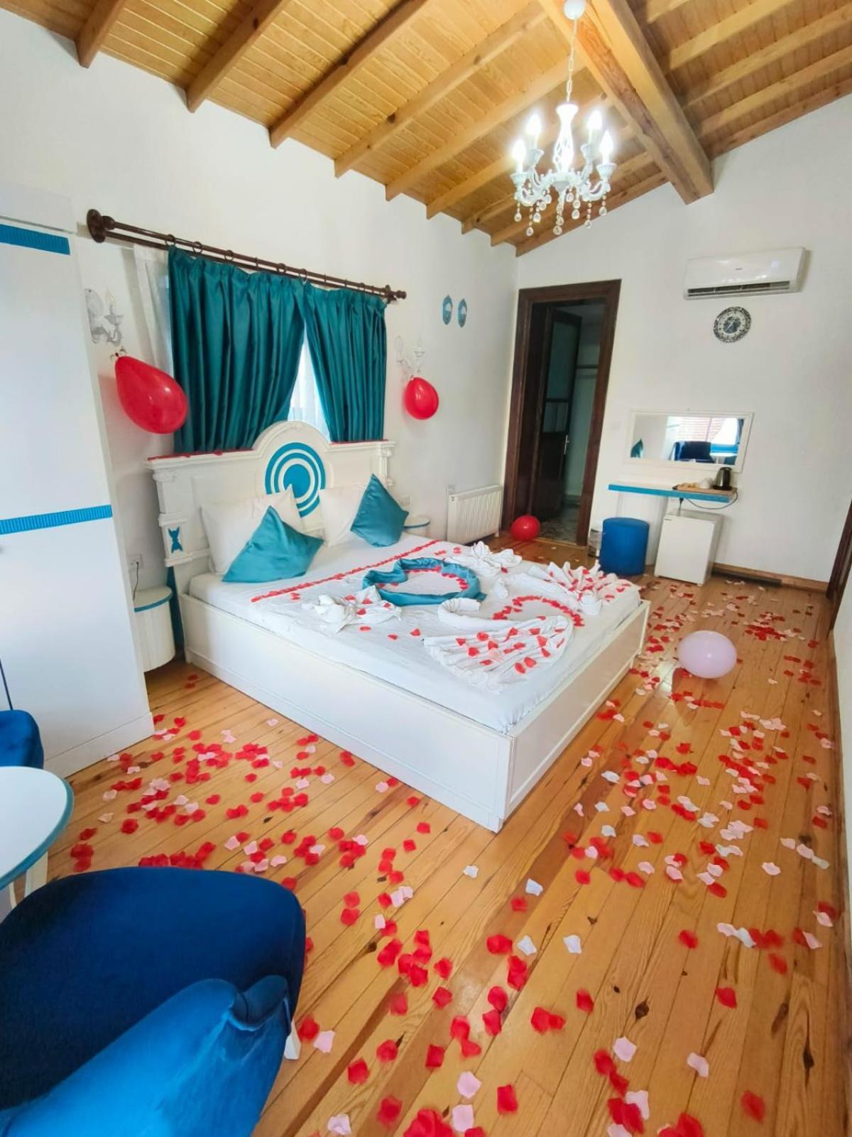 Mavi Palas Hotel อดาลาร์ ภายนอก รูปภาพ